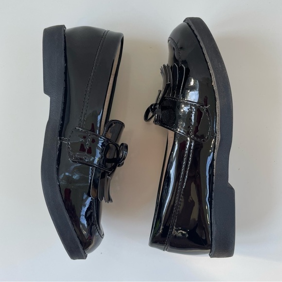 Dream Pairs Little Girls Shiny Black Patent Slip on Loafter Size 10, Like new! - Picture 5 of 7